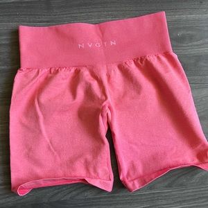 Nvgtn coral pro shorts size M never worn !